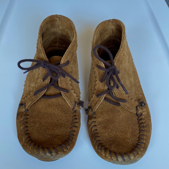 Minnetonka Chiffon Lace Up Moccasin - Picture 1 of 4